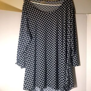 Avenue top size 22 24 long sleeves navy square pattern white office core